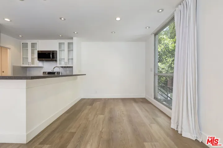 1100 Alta Loma, West Hollywood, California 90069