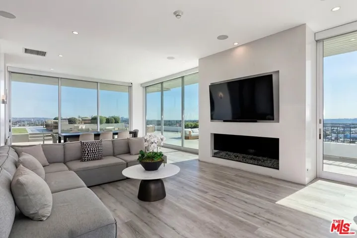 1100 Alta Loma, West Hollywood, California 90069
