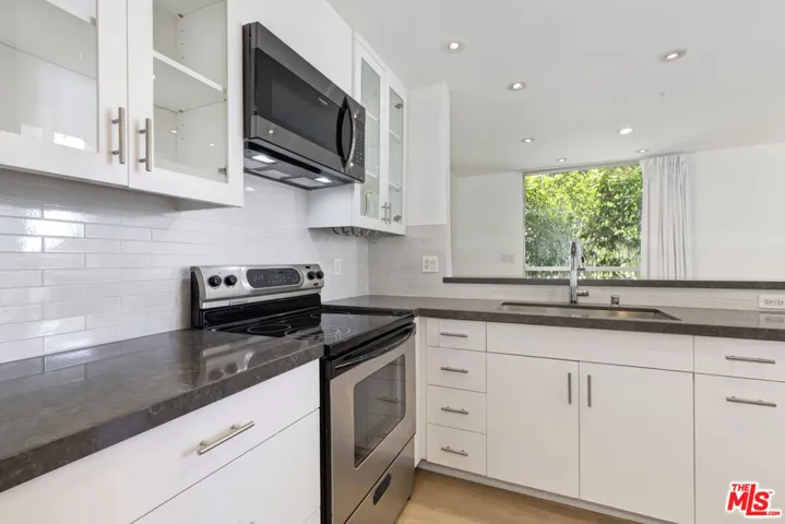 1100 Alta Loma, West Hollywood, California 90069