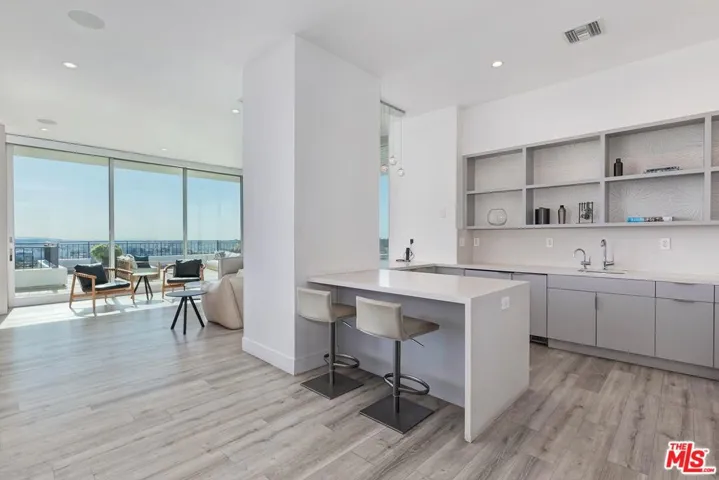 1100 Alta Loma, West Hollywood, California 90069