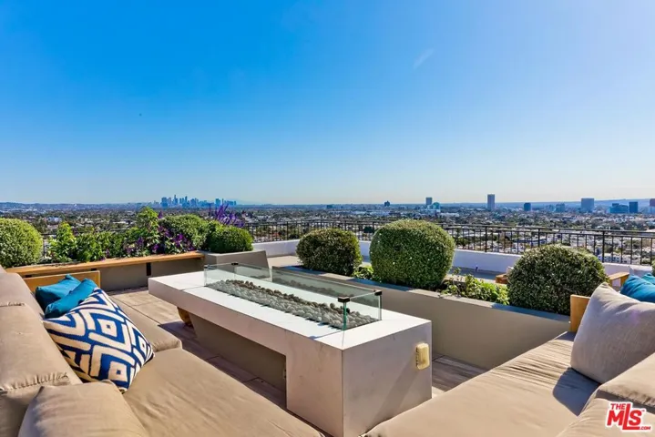 1100 Alta Loma, West Hollywood, California 90069