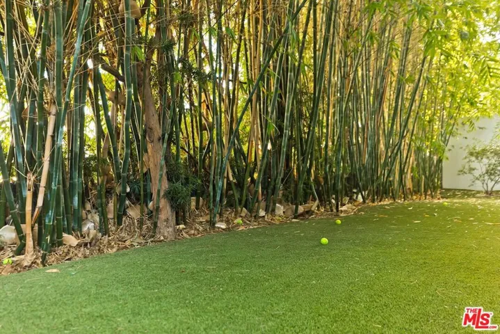 1100 Alta Loma, West Hollywood, California 90069