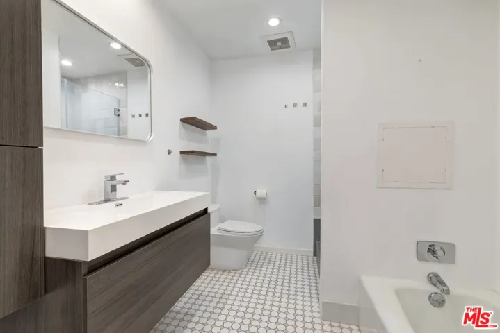 1100 Alta Loma, West Hollywood, California 90069