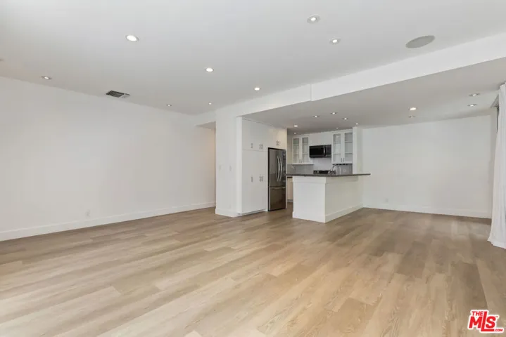 1100 Alta Loma, West Hollywood, California 90069