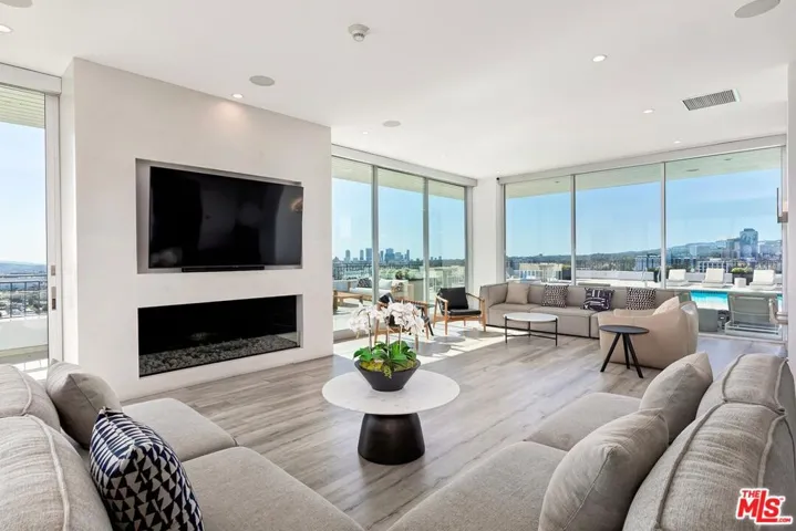 1100 Alta Loma, West Hollywood, California 90069