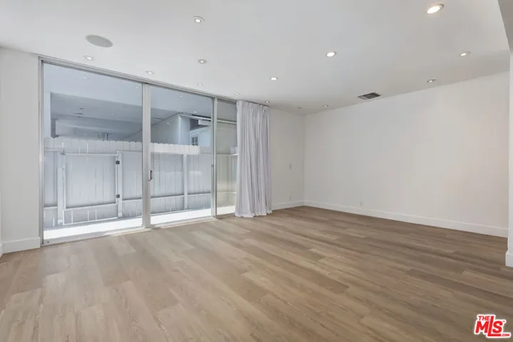 1100 Alta Loma, West Hollywood, California 90069