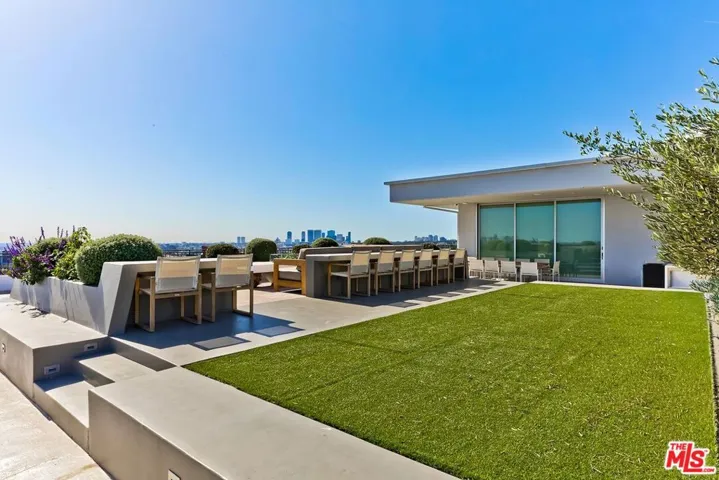 1100 Alta Loma, West Hollywood, California 90069