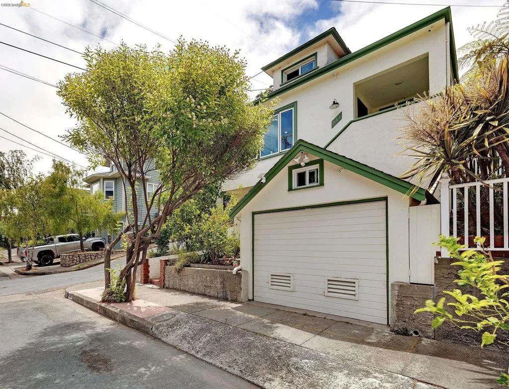 243 Nevada Av
