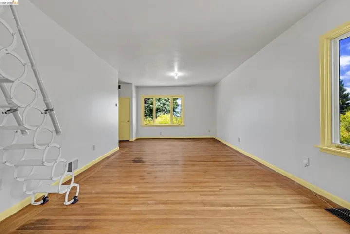 Livingroom & Dining Area