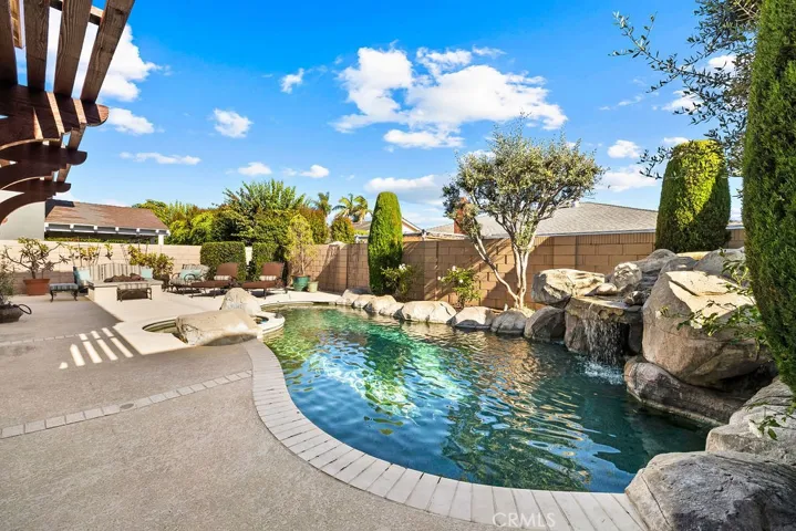 Gorgeous Pebble Tec Pool w/Waterfall
