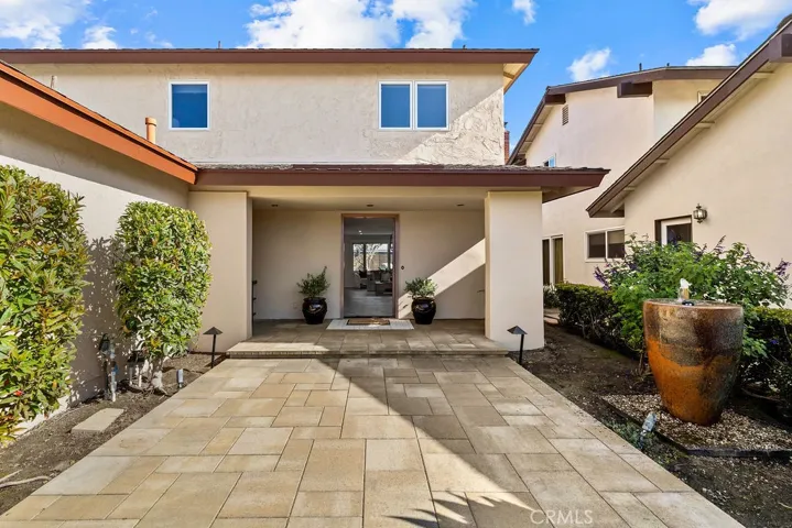 Expansive Porch with Endless possibilities and Privacy - Fountain too!