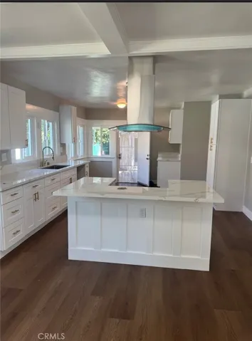 2022 W 31st, Los Angeles, California 90018