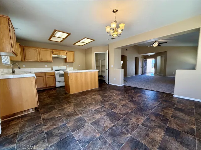 13579 Winewood, Victorville, California 92392