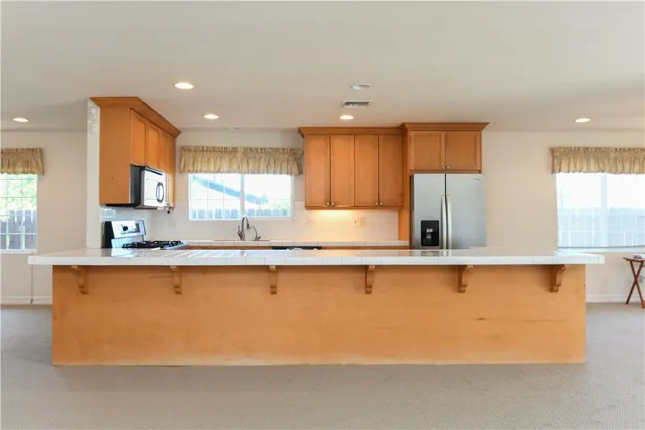 Large breakfast bar
