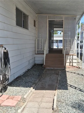 725 W Thornton 157, Hemet, California 92543