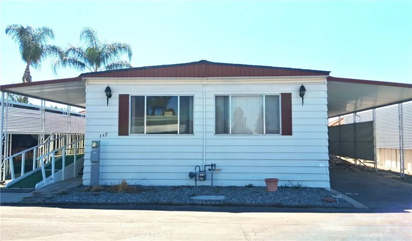 725 W Thornton 157, Hemet, California 92543