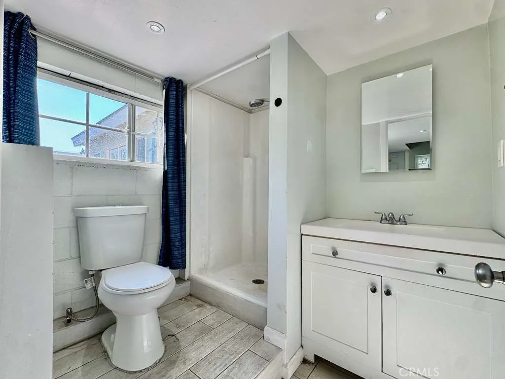 CABANA / CASITA POOL BATHROOM