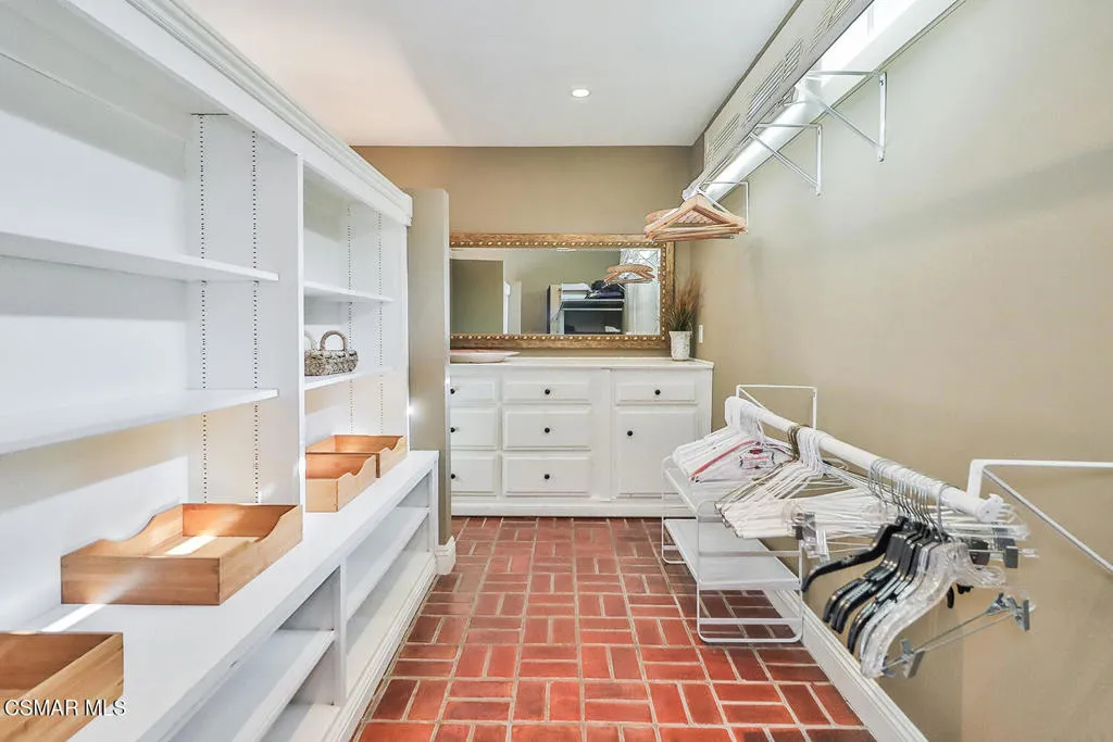 fPrimary Bedroom Suite4