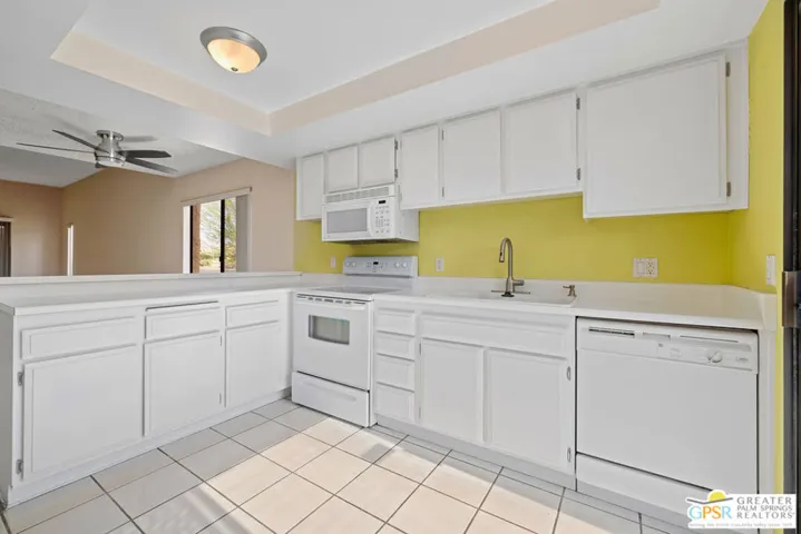 2400 Los Coyotes Drive, Palm Springs, California 92264