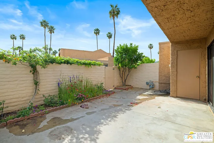 2400 Los Coyotes Drive, Palm Springs, California 92264