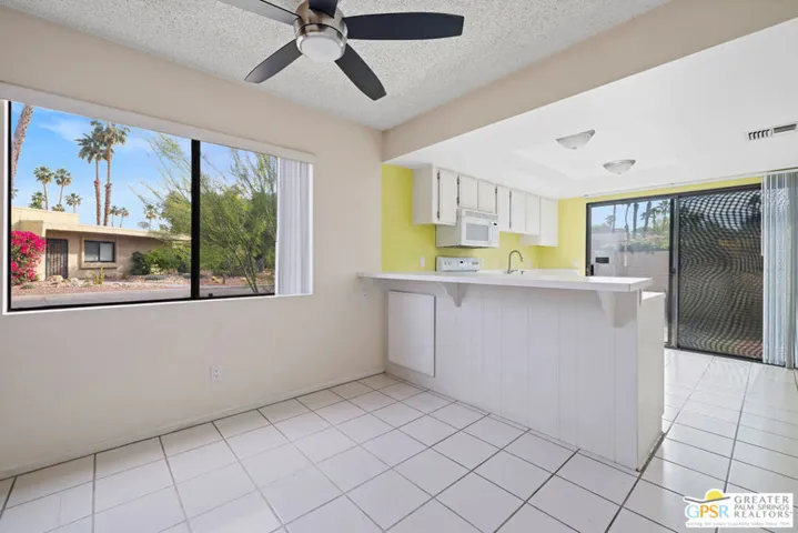 2400 Los Coyotes Drive, Palm Springs, California 92264