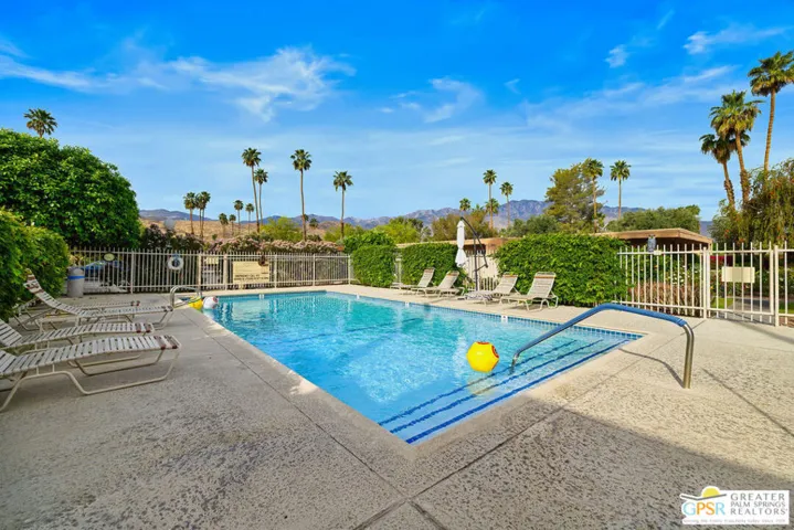 2400 Los Coyotes Drive, Palm Springs, California 92264