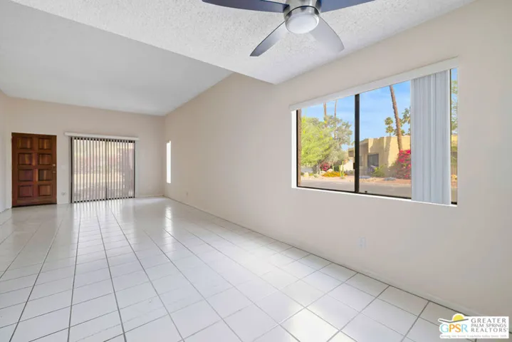 2400 Los Coyotes Drive, Palm Springs, California 92264