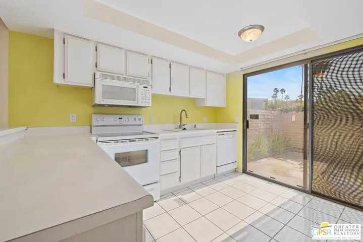 2400 Los Coyotes Drive, Palm Springs, California 92264