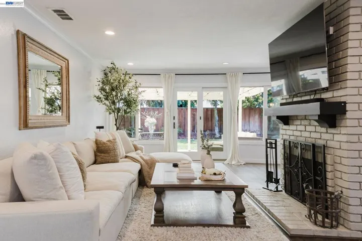 220 Yosemite Dr., Livermore, California 94551