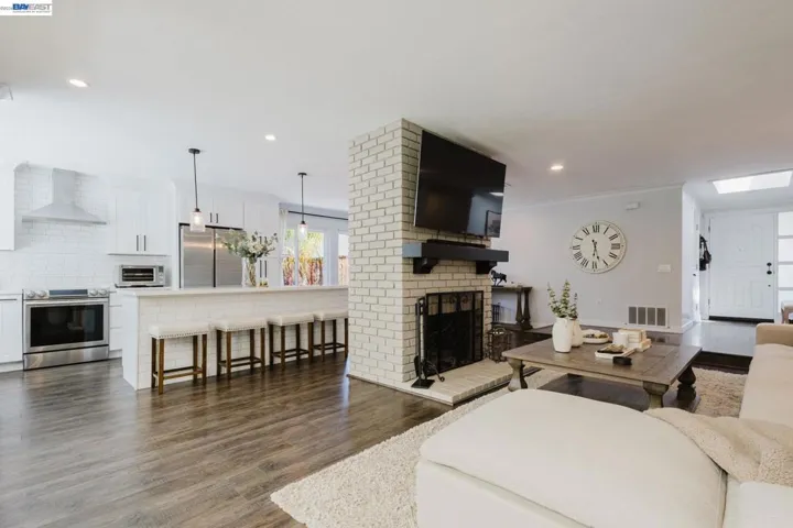 220 Yosemite Dr., Livermore, California 94551