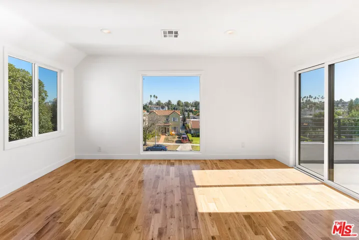 1253 S Rimpau Boulevard, Los Angeles, California 90019