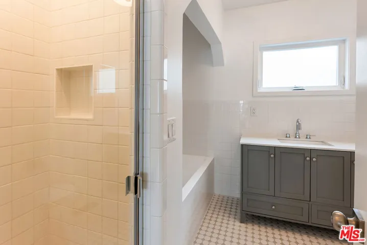1253 S Rimpau Boulevard, Los Angeles, California 90019