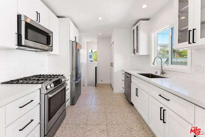 1253 S Rimpau Boulevard, Los Angeles, California 90019