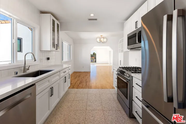 1253 S Rimpau Boulevard, Los Angeles, California 90019