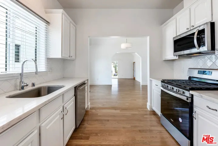 1253 S Rimpau Boulevard, Los Angeles, California 90019