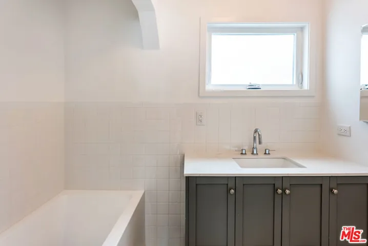 1253 S Rimpau Boulevard, Los Angeles, California 90019