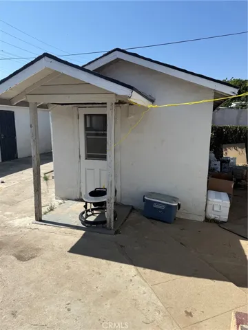 Studio Bungalo in middle of the property.