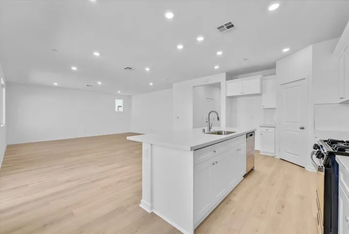 34427 Sakura Ln, Winchester, California 92596