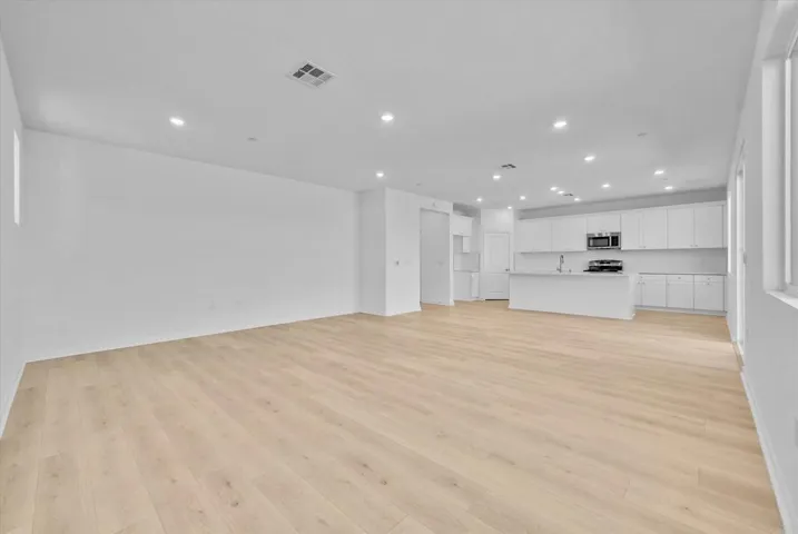 34427 Sakura Ln, Winchester, California 92596