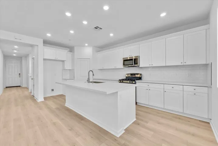 34427 Sakura Ln, Winchester, California 92596