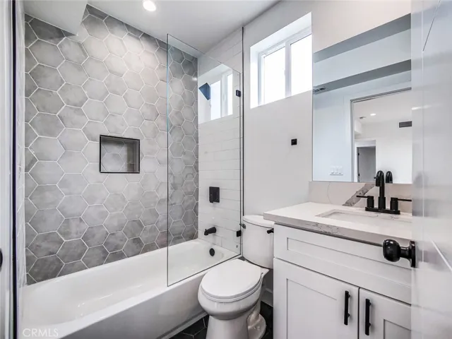 3811 Exposition Street 2, Los Angeles, California 90016