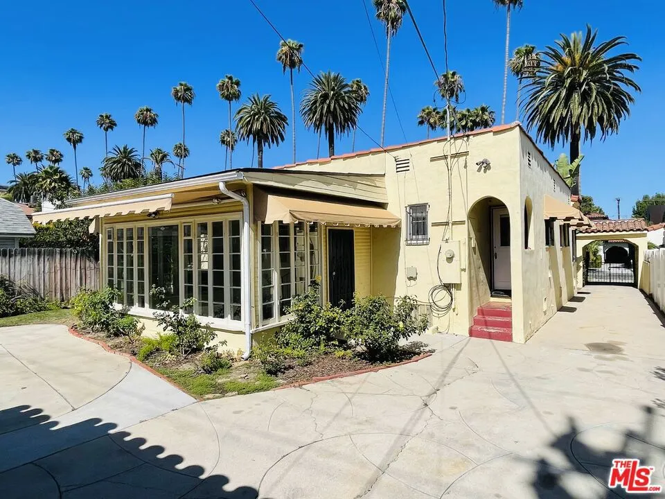 203 N Doheny Dr