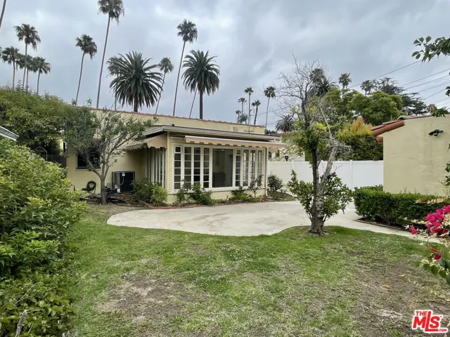 203 N Doheny Drive, Beverly Hills, California 90211