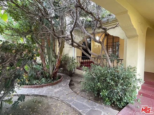 203 N Doheny Drive, Beverly Hills, California 90211
