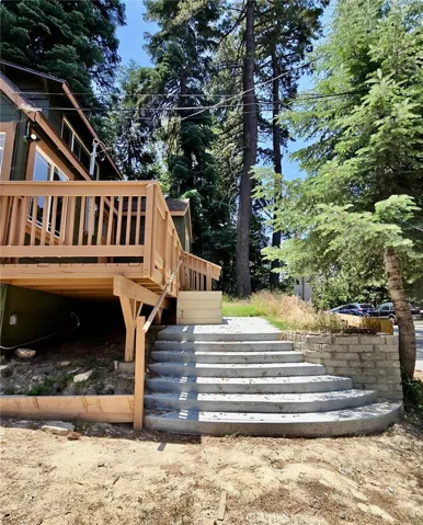 585 Arrowhead Villa Road, Lake Arrowhead, California 92352