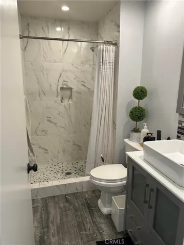 Guest Full Bath