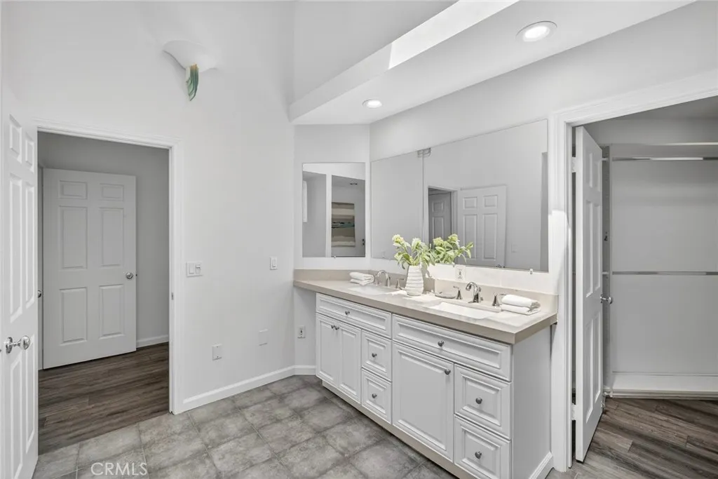 Primary Suite - Bathroom