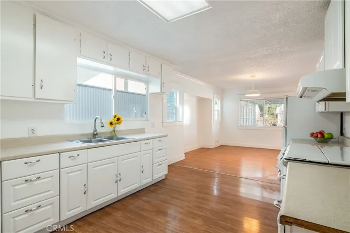 1125 N Heliotrope Drive, Los Angeles, California 90029