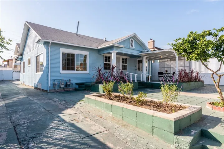 1125 N Heliotrope Drive, Los Angeles, California 90029