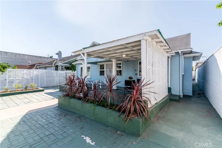 1125 N Heliotrope Drive, Los Angeles, California 90029